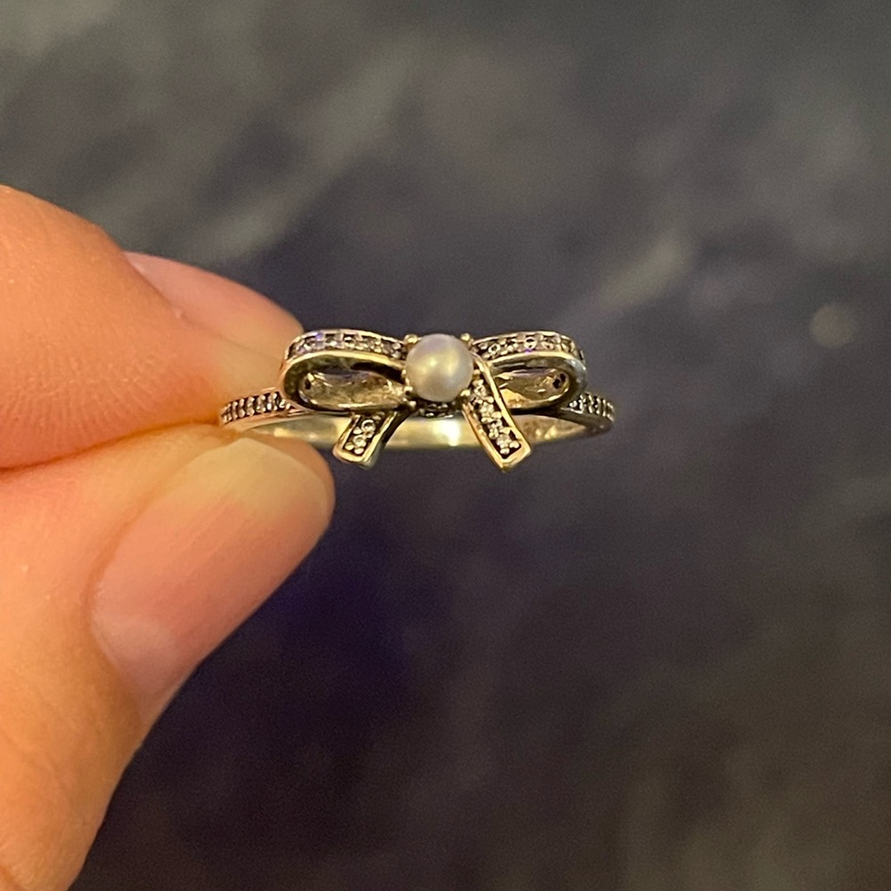 Pandora Silver Bow Ring with Pearl Accent